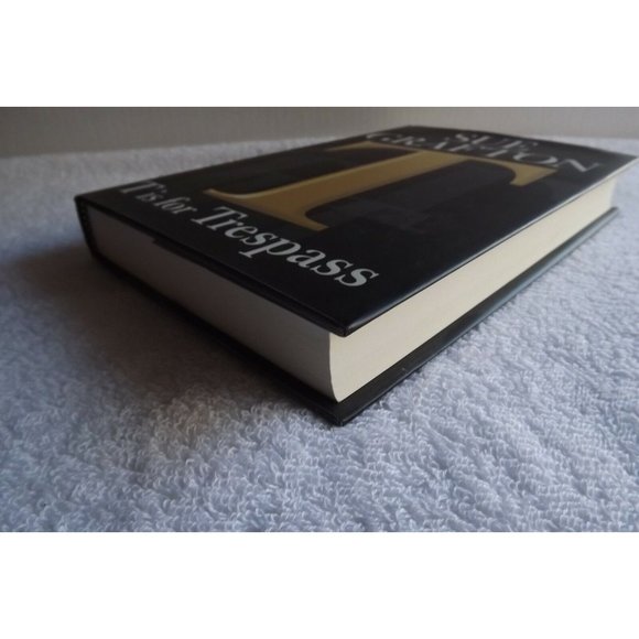 T is for Trespass  Kinsey Millhone Mystery, Book 20 by Sue Grafton hardcover - Picture 5 of 5
